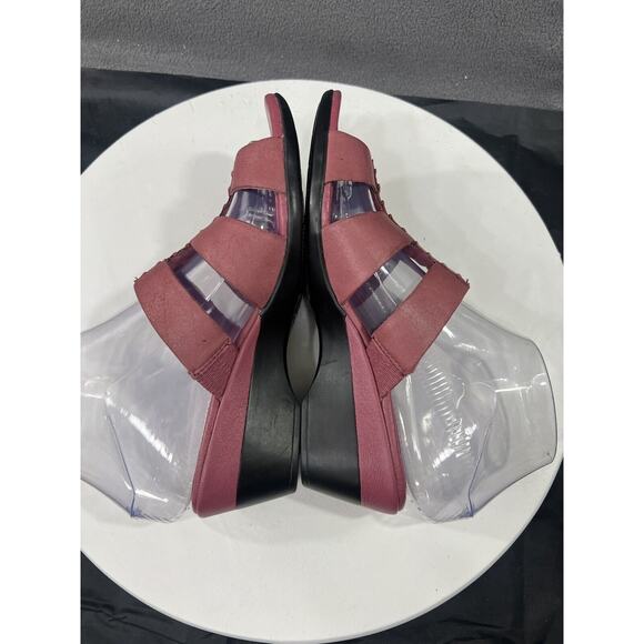 Clarks Strappy Slip On Sandals Women Size 7 Rose Mauve Leather Low Heel Comfort - Picture 10 of 15